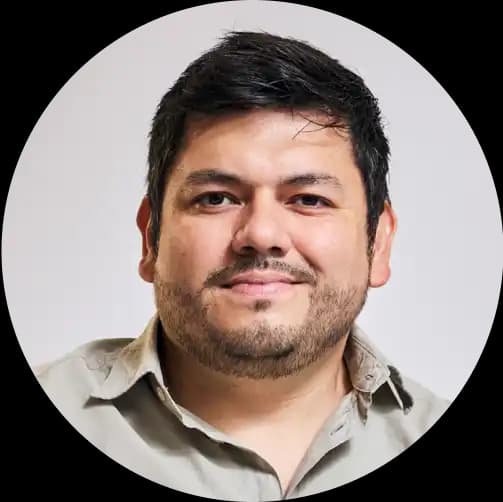 Juan - Dueño de salón de belleza