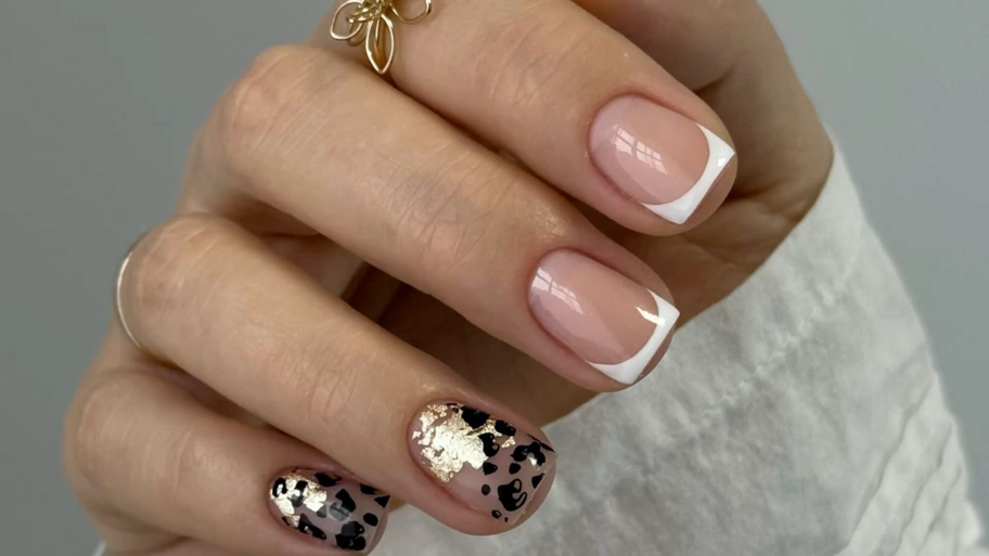 Nail Artist Salon interior